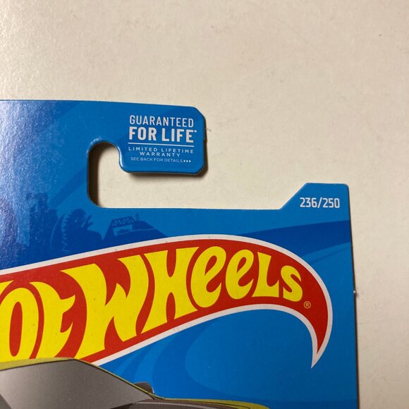 Hotwheels 2019 Ford Ranger Raptor, Green, HW Hot Trucks, 8/10 #236/250 - Picture 2 of 12